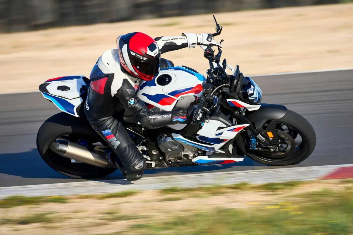 BMW M 1000 R, la moto roadster supersportiva senza compromessi (17)