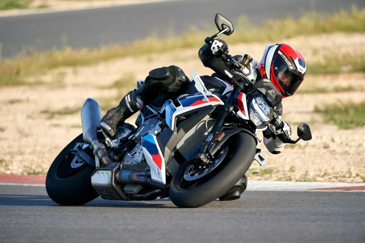 BMW M 1000 R, la moto roadster supersportiva senza compromessi (18)