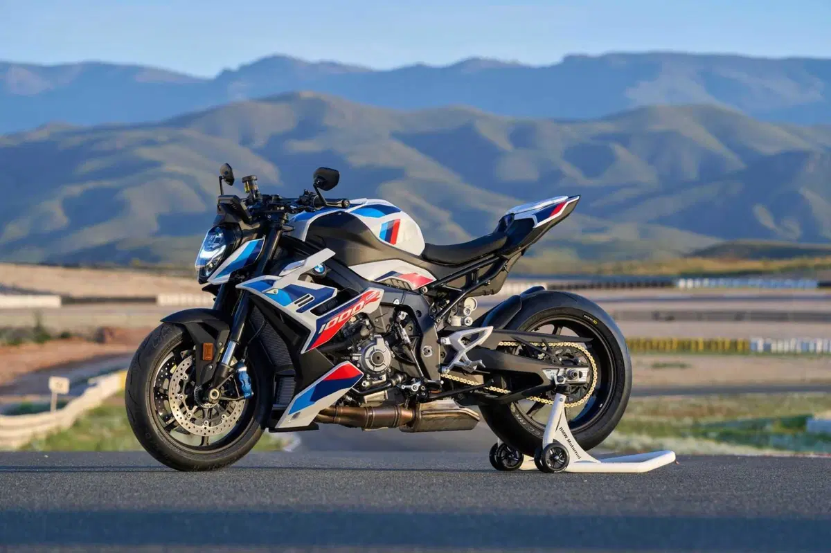 BMW M 1000 R, la moto roadster supersportiva senza compromessi (20)