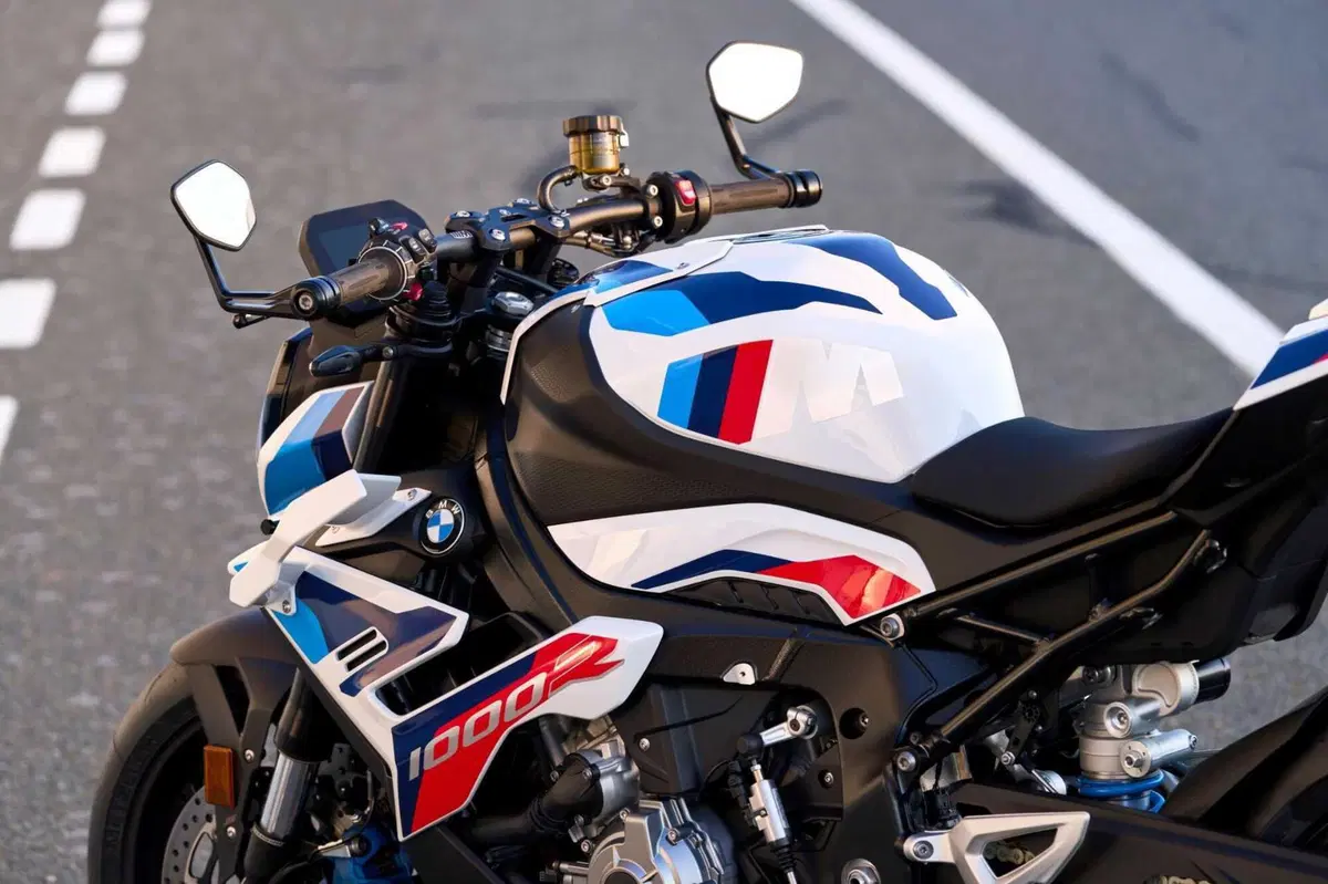 BMW M 1000 R, la moto roadster supersportiva senza compromessi (19)