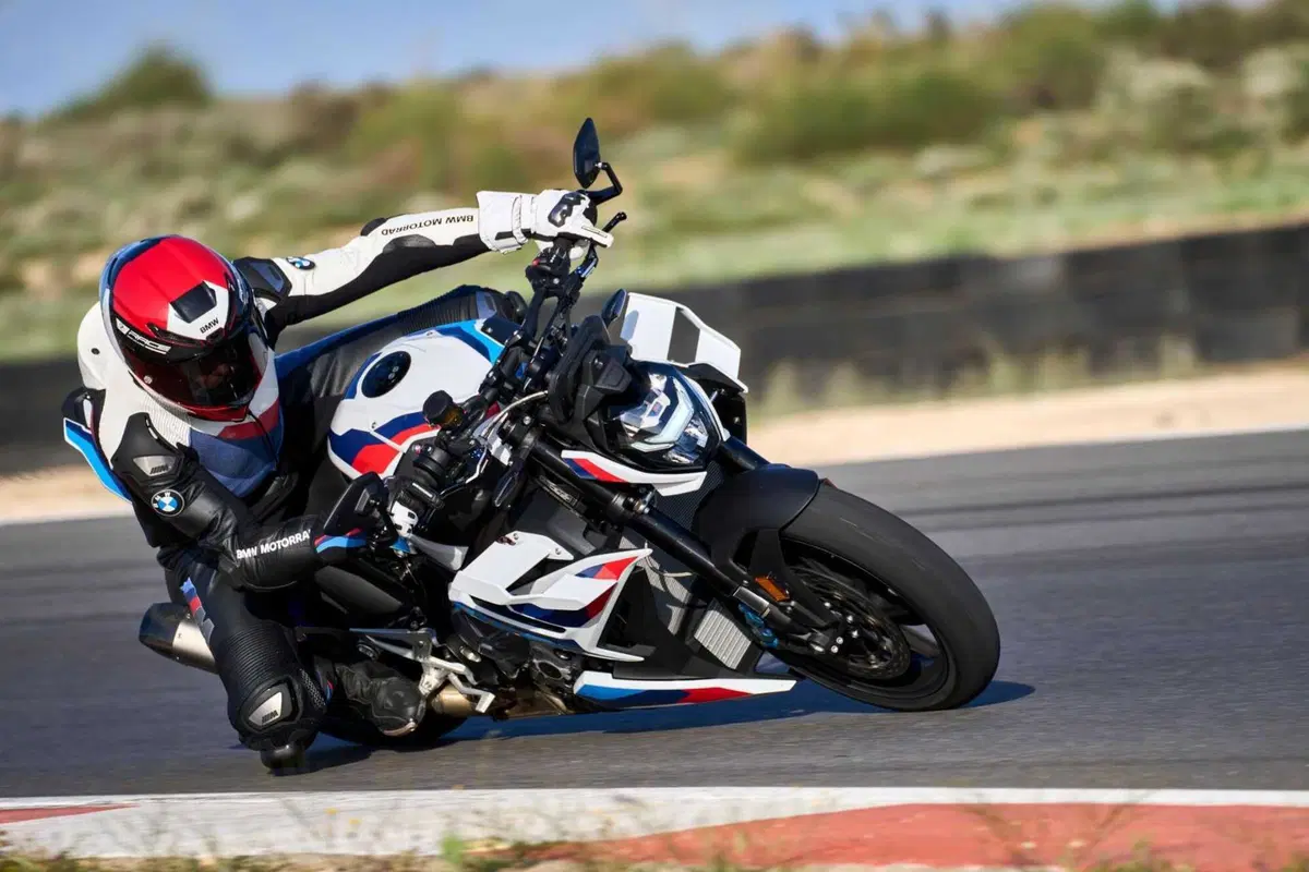 BMW M 1000 R, la moto roadster supersportiva senza compromessi (22)