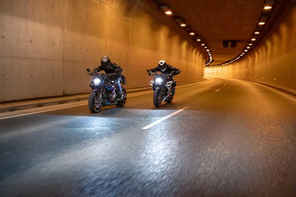 BMW M 1000 R, la moto roadster supersportiva senza compromessi (21)