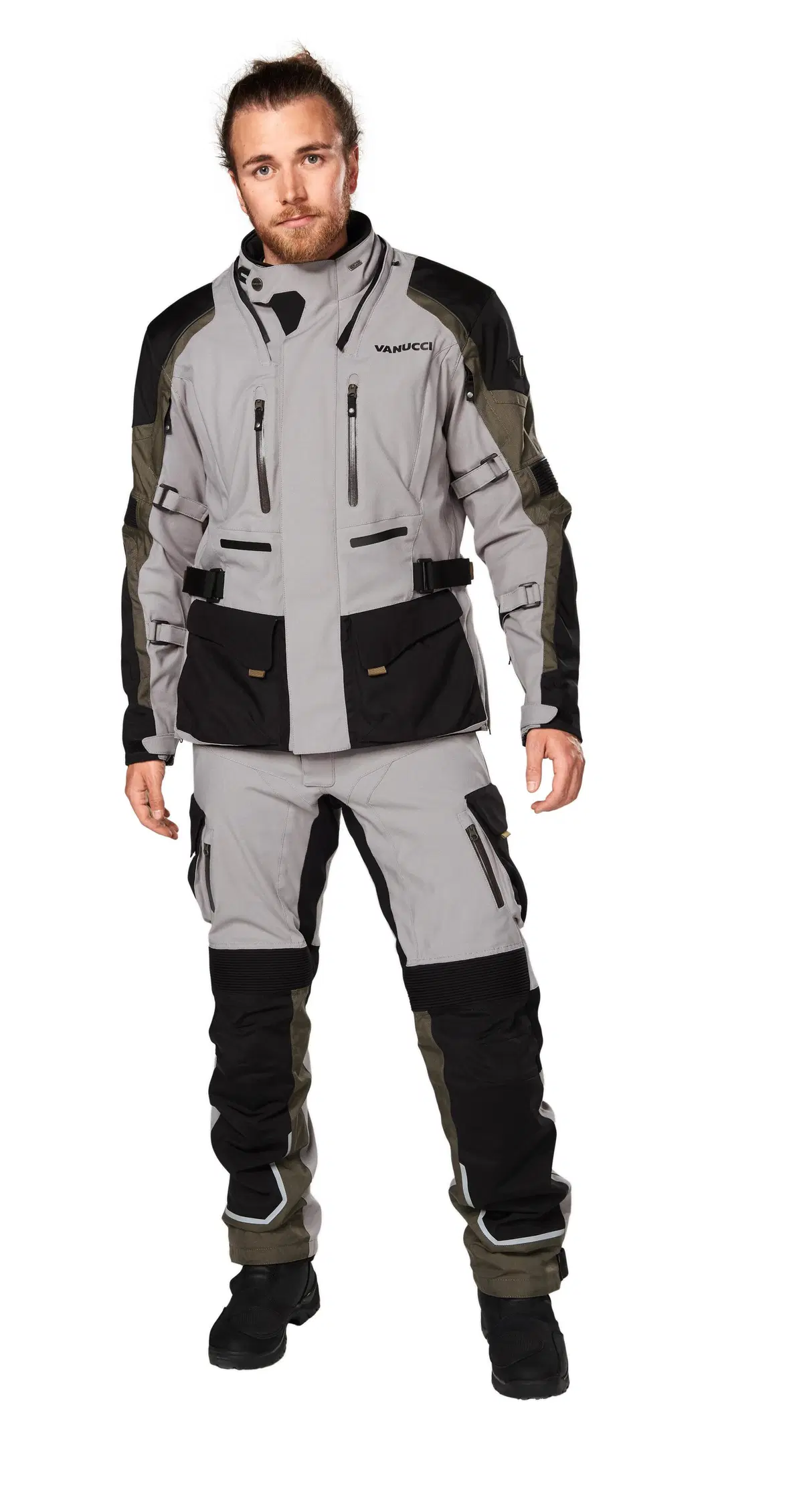 Louis Moto presenta un outfit in tessuto by Vanucci (3)