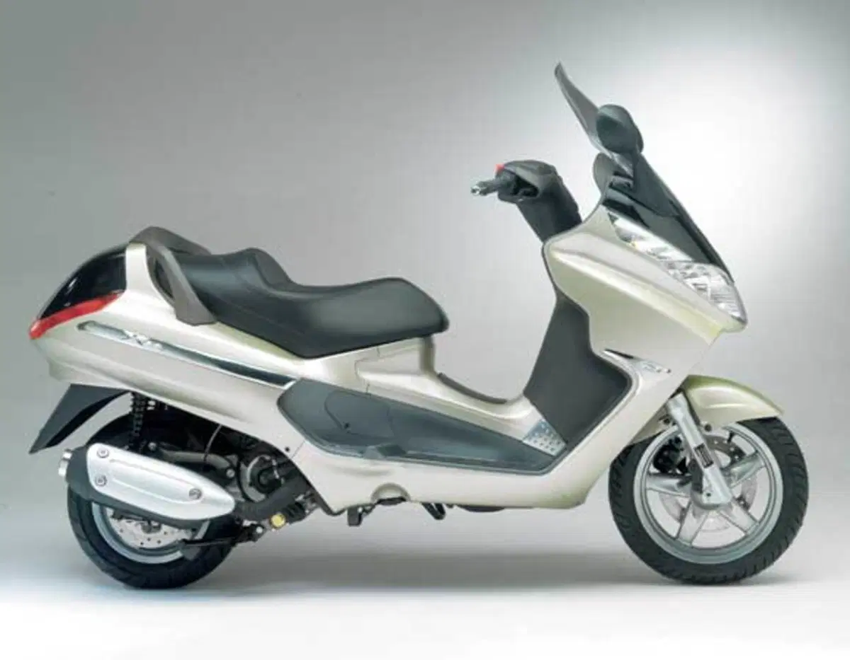 Piaggio X8 200