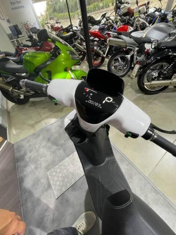 Motron Motorcycles Voltz (2021 - 25) (5)