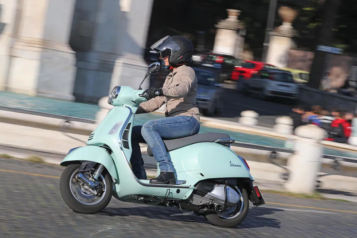 Piaggio Vespa GTS 300 TEST: il Vespone è tornato! (12)