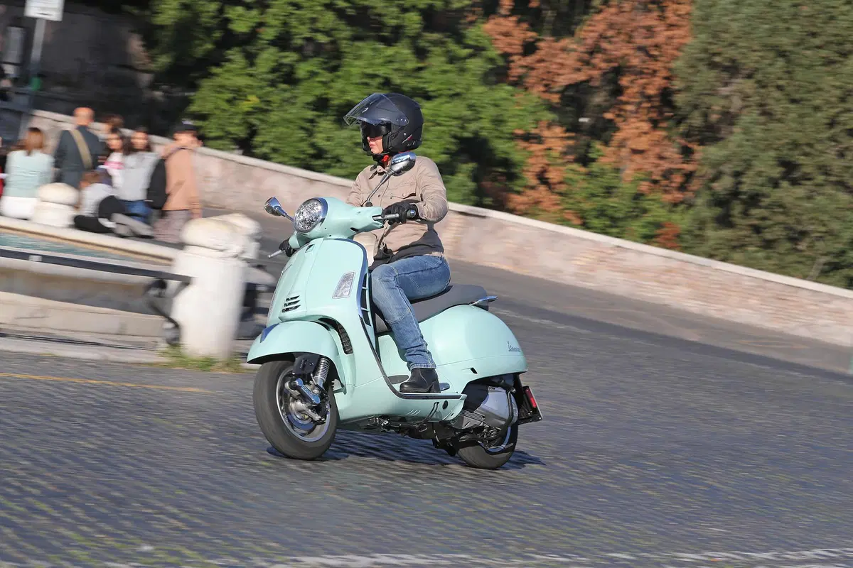 Piaggio Vespa GTS 300 TEST: il Vespone è tornato! (13)