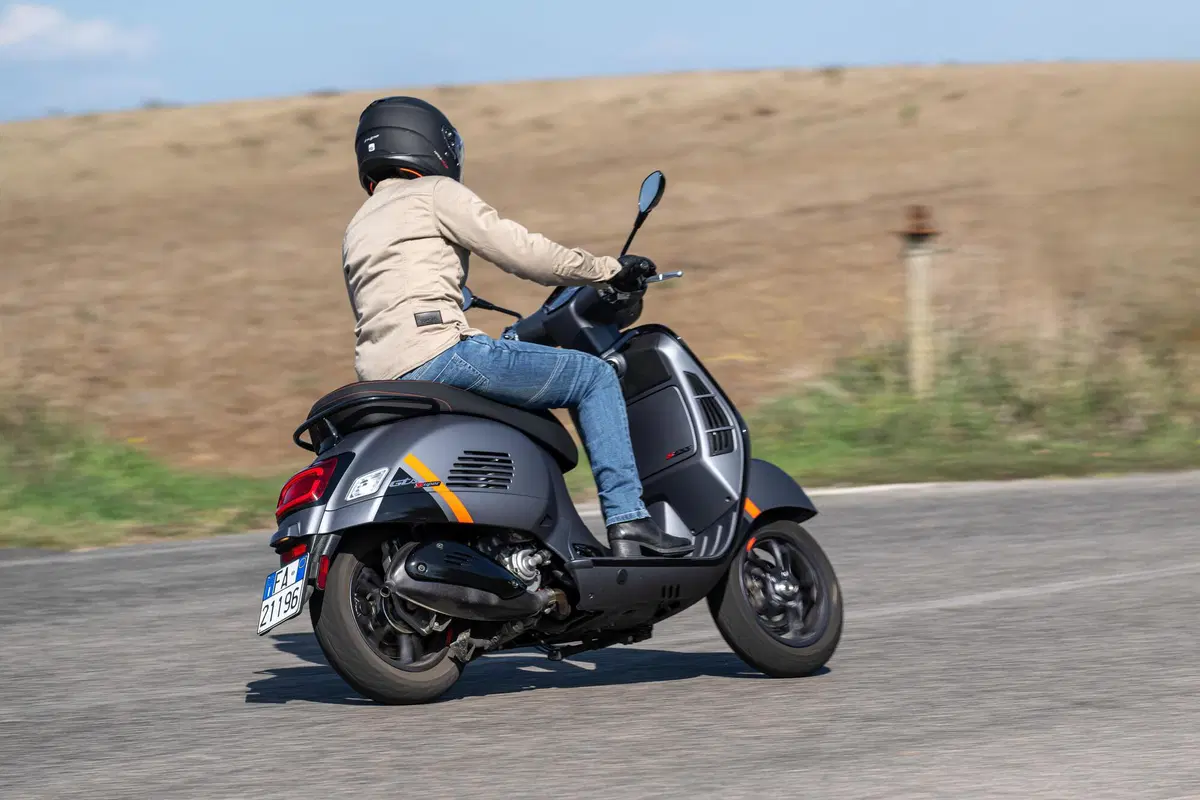 Piaggio Vespa GTS 300 TEST: il Vespone è tornato! (6)