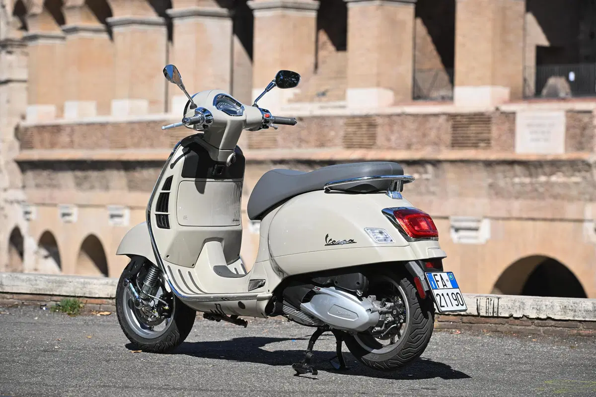 Piaggio Vespa GTS 300 TEST: il Vespone è tornato! (10)
