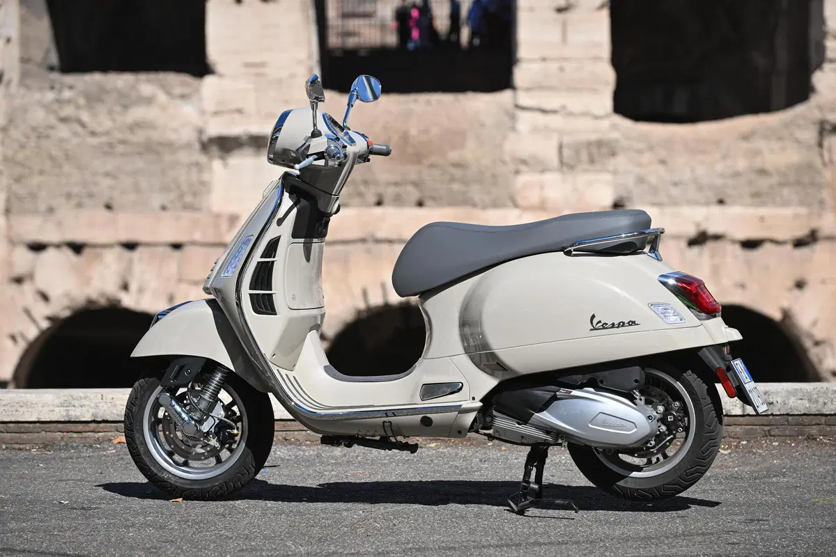Piaggio Vespa GTS 300 TEST: il Vespone è tornato! (13)
