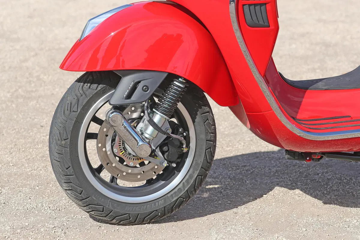 Piaggio Vespa GTS 300 TEST: il Vespone è tornato! (24)