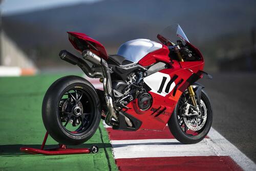 Nuova Ducati Panigale V4R 2023: 240 cavalli vi possono bastare? [VIDEO e GALLERY] (6)