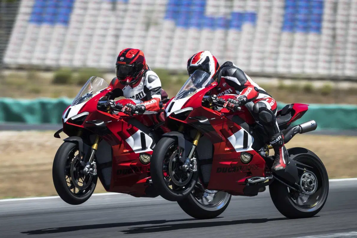 Nuova Ducati Panigale V4R 2023: 240 cavalli vi possono bastare? [VIDEO e GALLERY] (7)