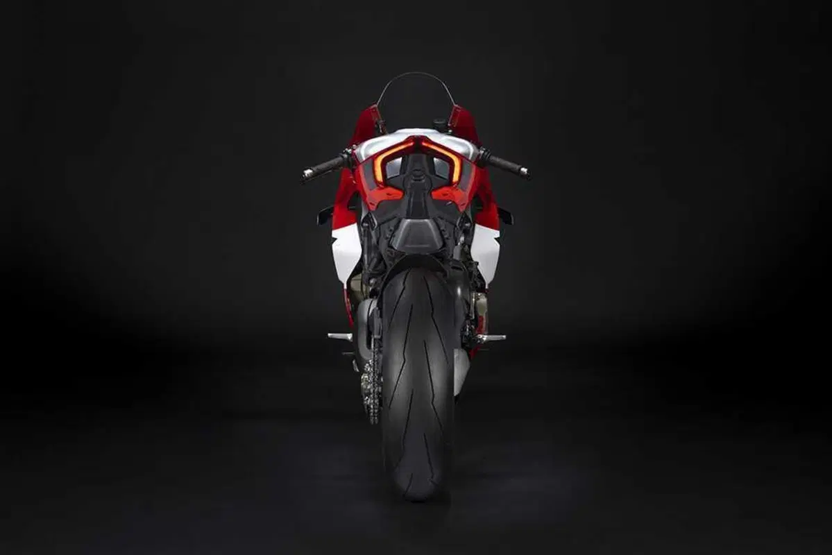 Nuova Ducati Panigale V4R 2023: 240 cavalli vi possono bastare? [VIDEO e GALLERY] (20)