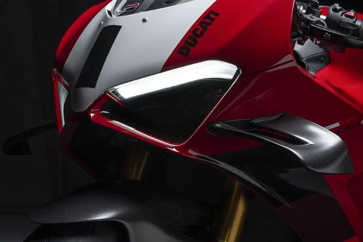 Nuova Ducati Panigale V4R 2023: 240 cavalli vi possono bastare? [VIDEO e GALLERY] (24)