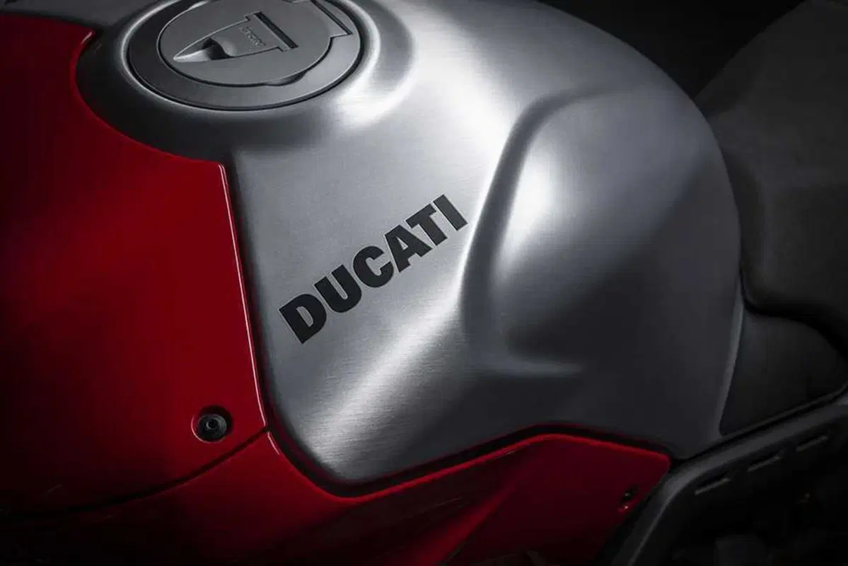 Nuova Ducati Panigale V4R 2023: 240 cavalli vi possono bastare? [VIDEO e GALLERY] (25)