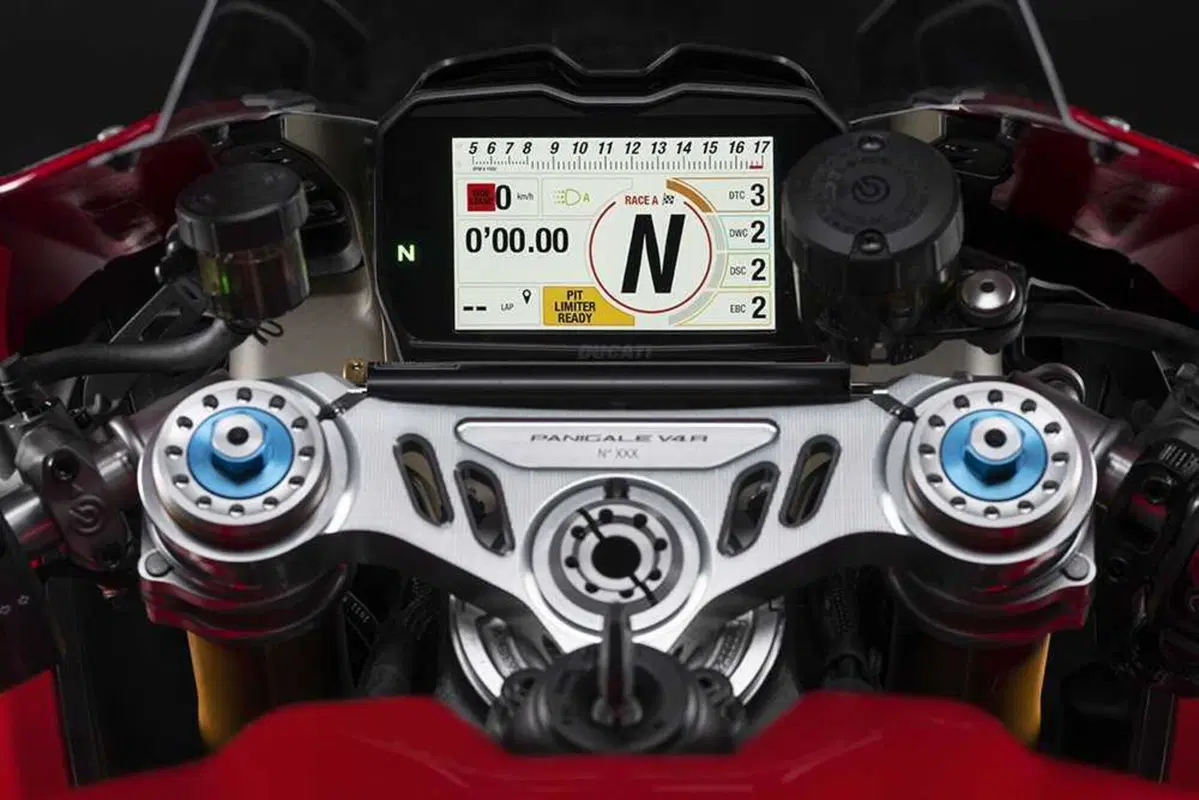 Nuova Ducati Panigale V4R 2023: 240 cavalli vi possono bastare? [VIDEO e GALLERY] (22)