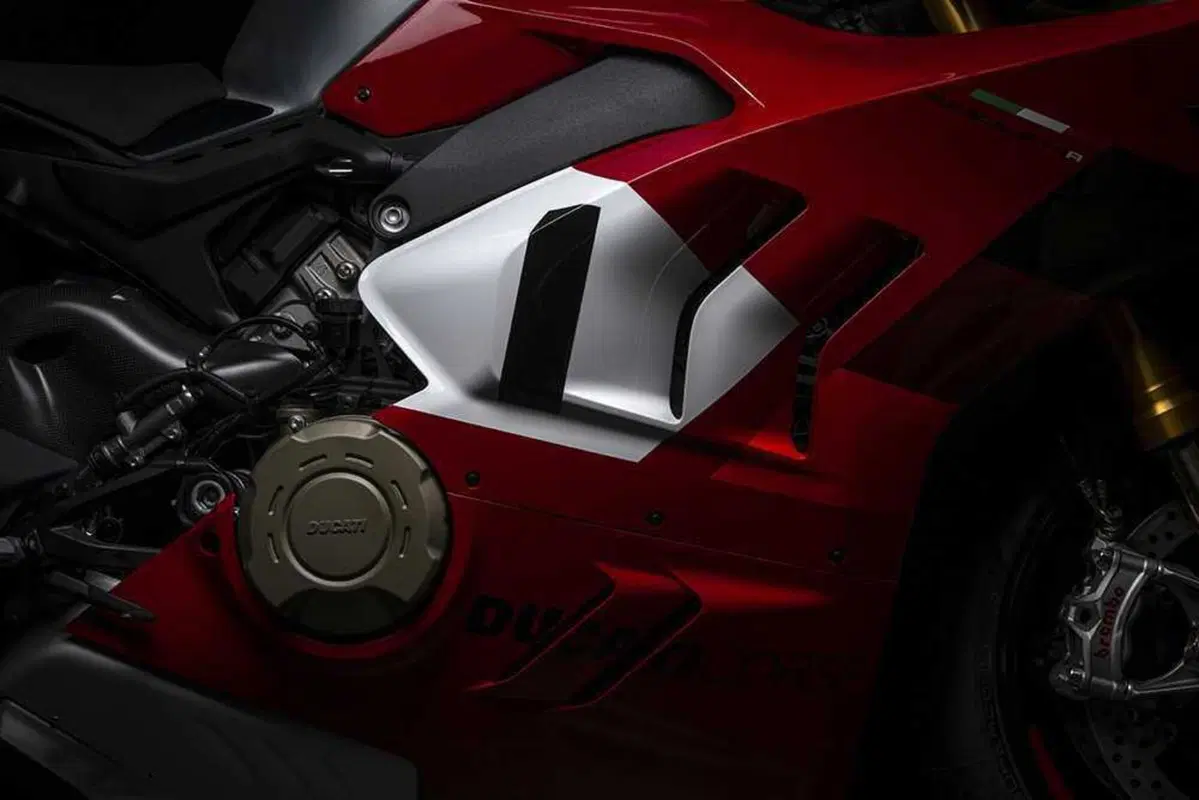 Nuova Ducati Panigale V4R 2023: 240 cavalli vi possono bastare? [VIDEO e GALLERY] (31)