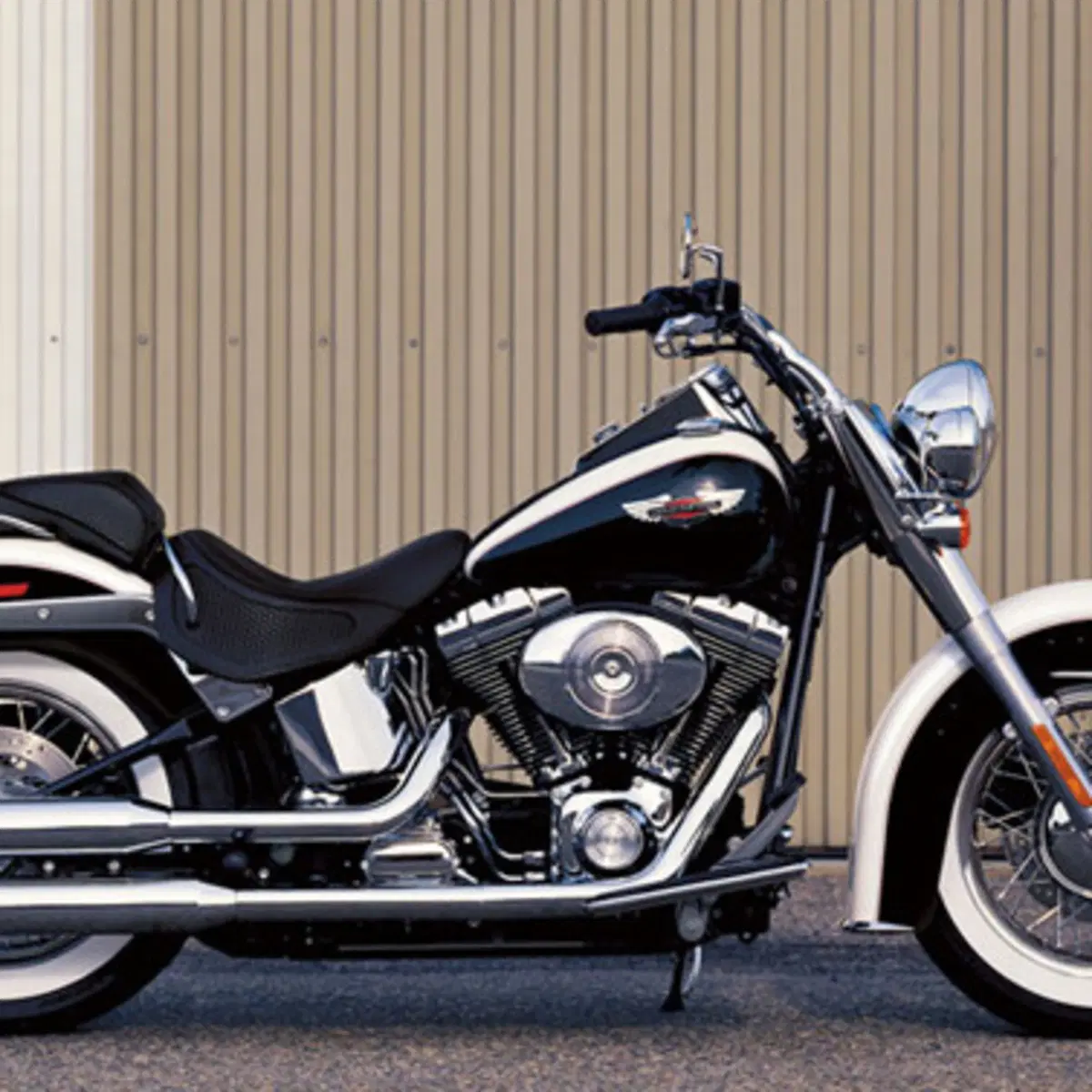 Harley-Davidson 1450 Deluxe (2005 - 06) - FLSTNI
