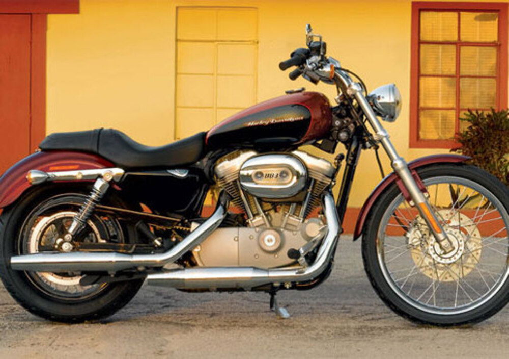 Harley-Davidson 883 Custom (2006 - 07) - XL 883C