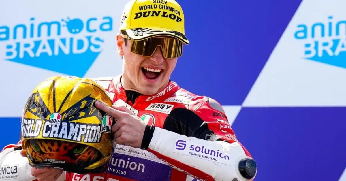 MotoGP 2022. GP d'Australia. Nel mondo di Izan Guevara: "Quando giocavo a calcio piangevo, volevo la moto!"