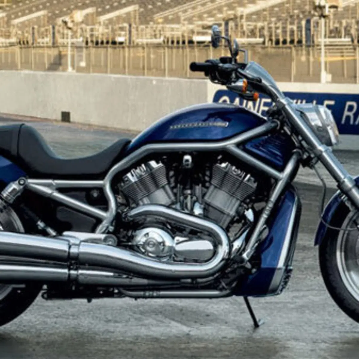 Harley-Davidson 1130 V-Rod (2006) - VRSCA