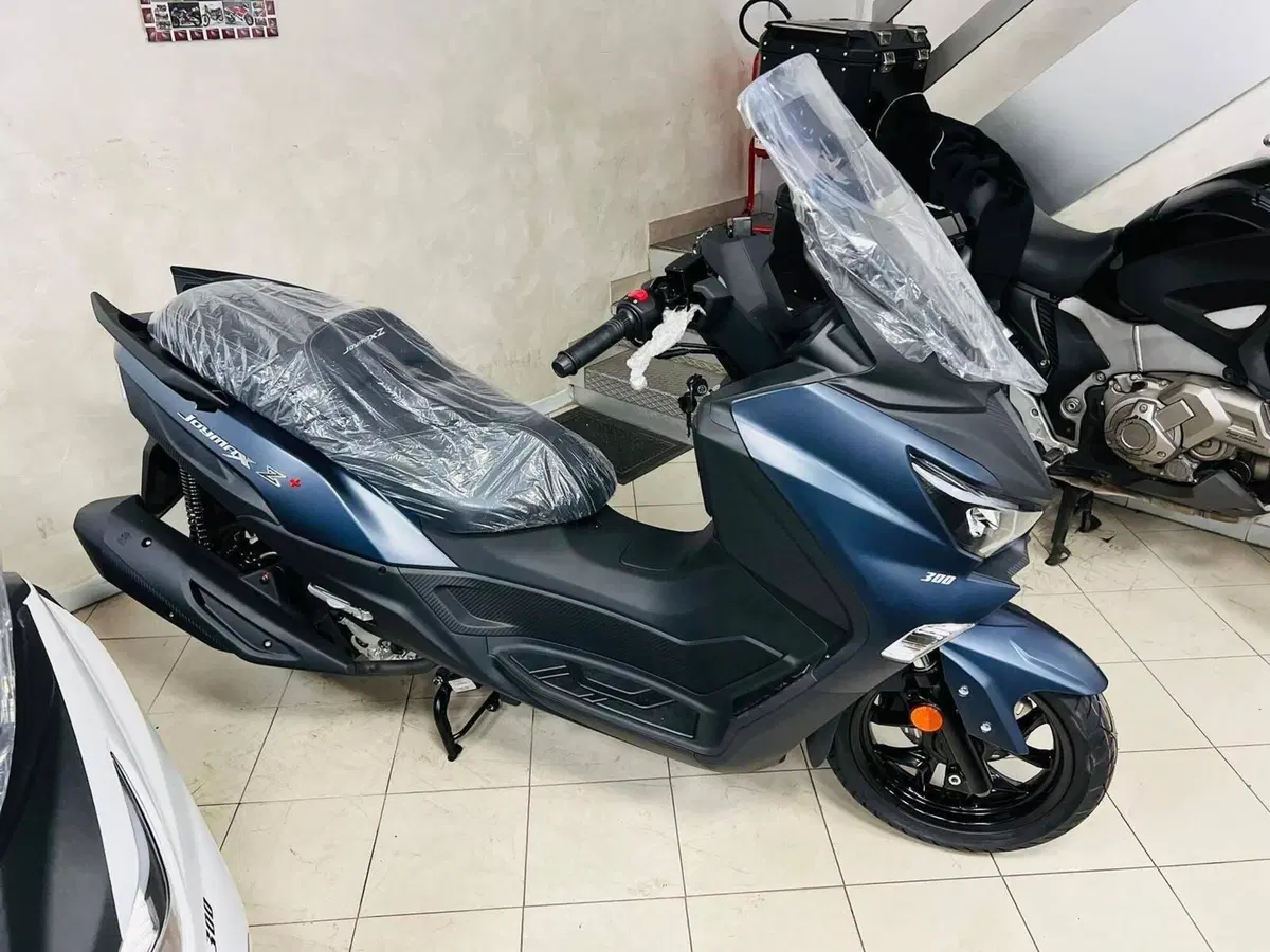 Sym Joymax 300 Z+ (2021 - 24) (9)