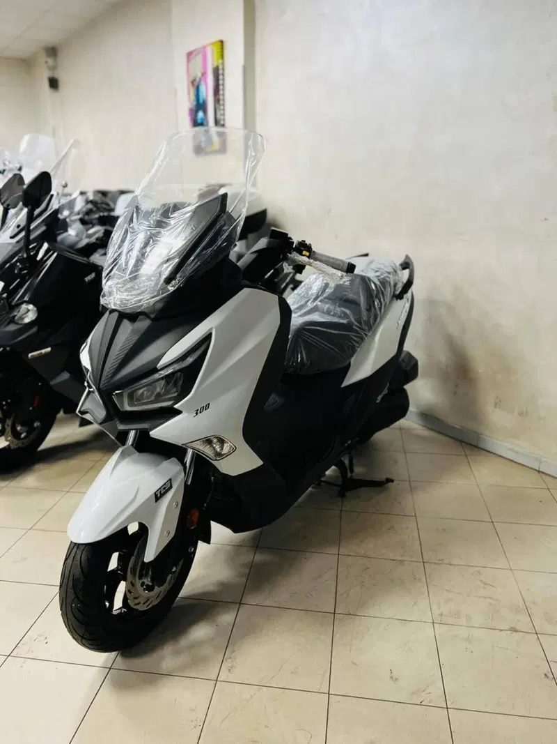 Sym Joymax 300 Z+ (2021 - 24) (10)
