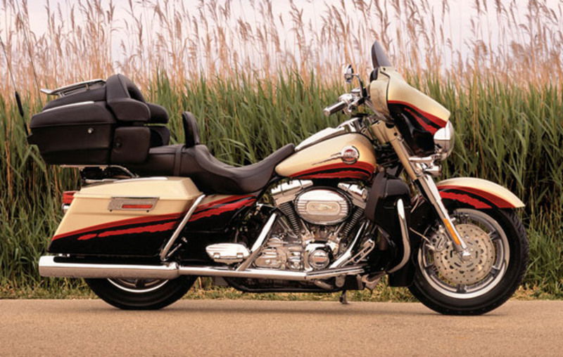 Harley-Davidson CVO - Custom Vehicle Operations 1800 Electra Glide Ultra Classic (2005 - 06) - FLHTCUSE