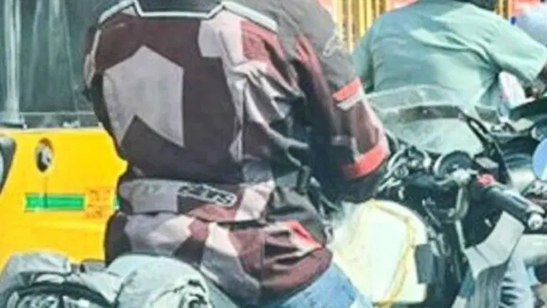 Vi piacerebbe una Royal Enfield Continental GT carenata? [FOTO SPIA]