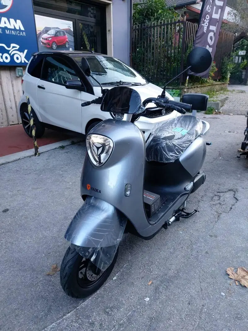 Yadea M6L (2022 - 26) (2)