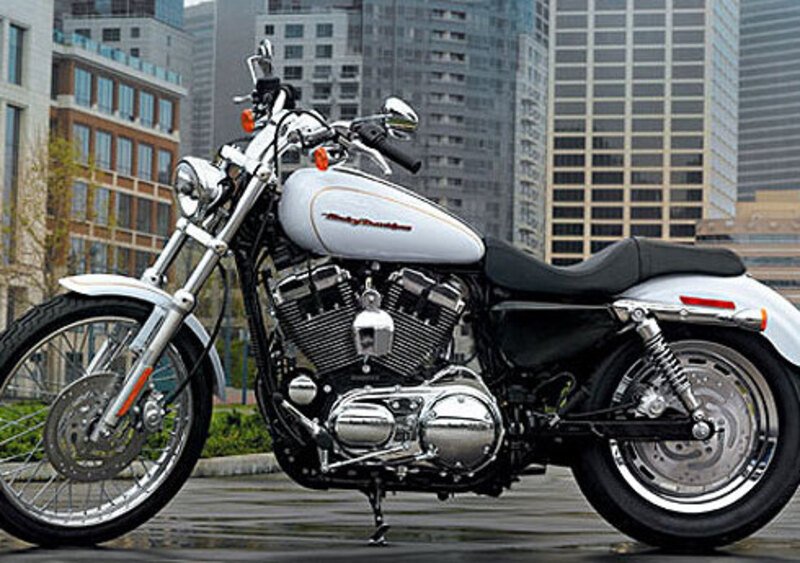 Harley-Davidson Sportster 1200 Custom (2004 - 06) - XL 1200C (2)