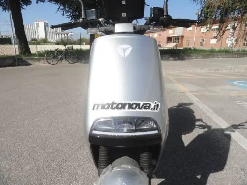 Yadea G5S (2022 - 26) (4)