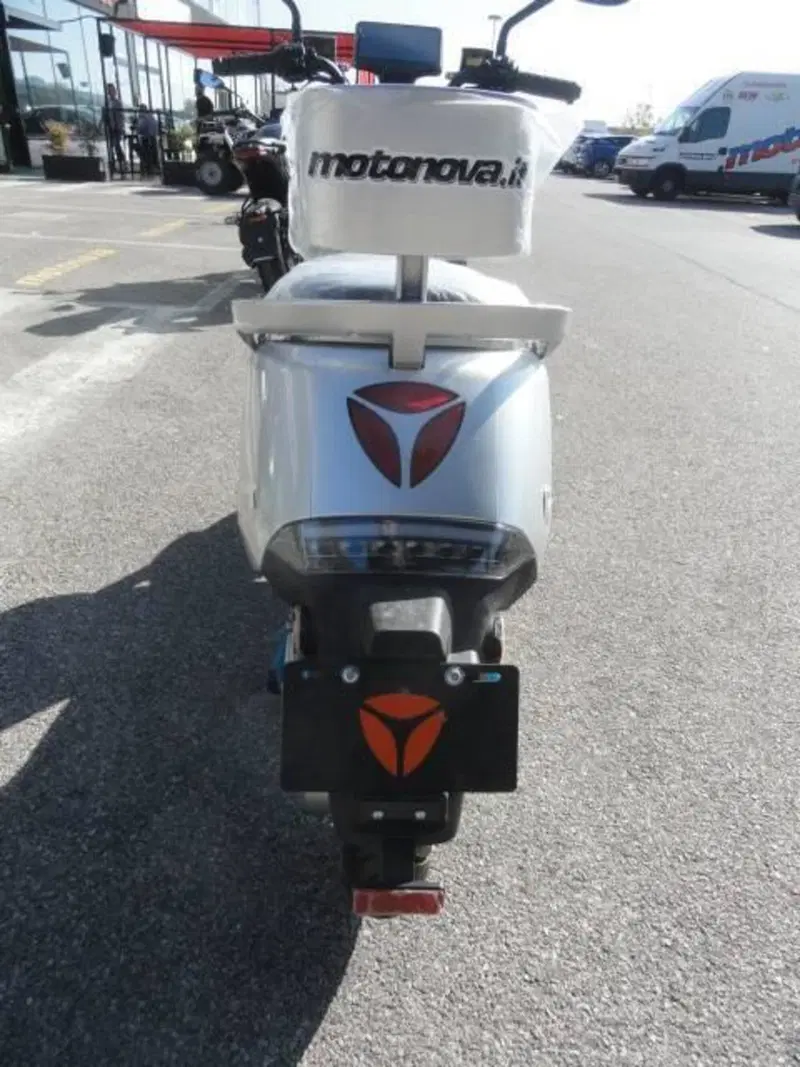 Yadea G5S (2022 - 26) (12)
