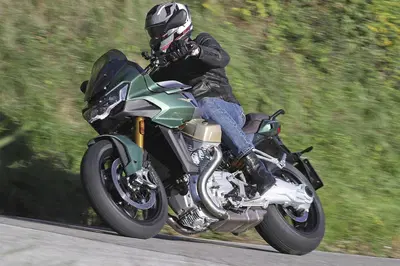 Moto Guzzi V100 Mandello TEST. E' vera rivoluzione [VIDEO]