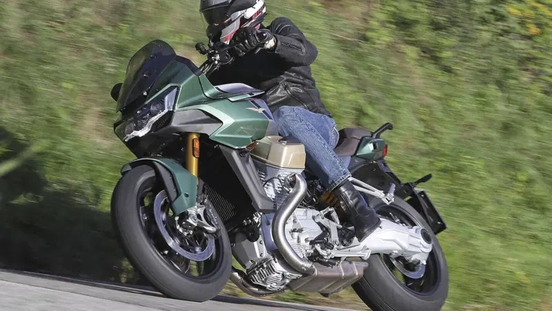 Moto Guzzi V100 Mandello TEST. E' vera rivoluzione [VIDEO]