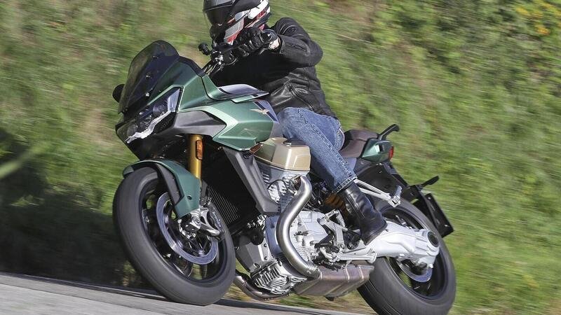 Moto Guzzi V100 Mandello TEST. E&#039; vera rivoluzione [VIDEO]