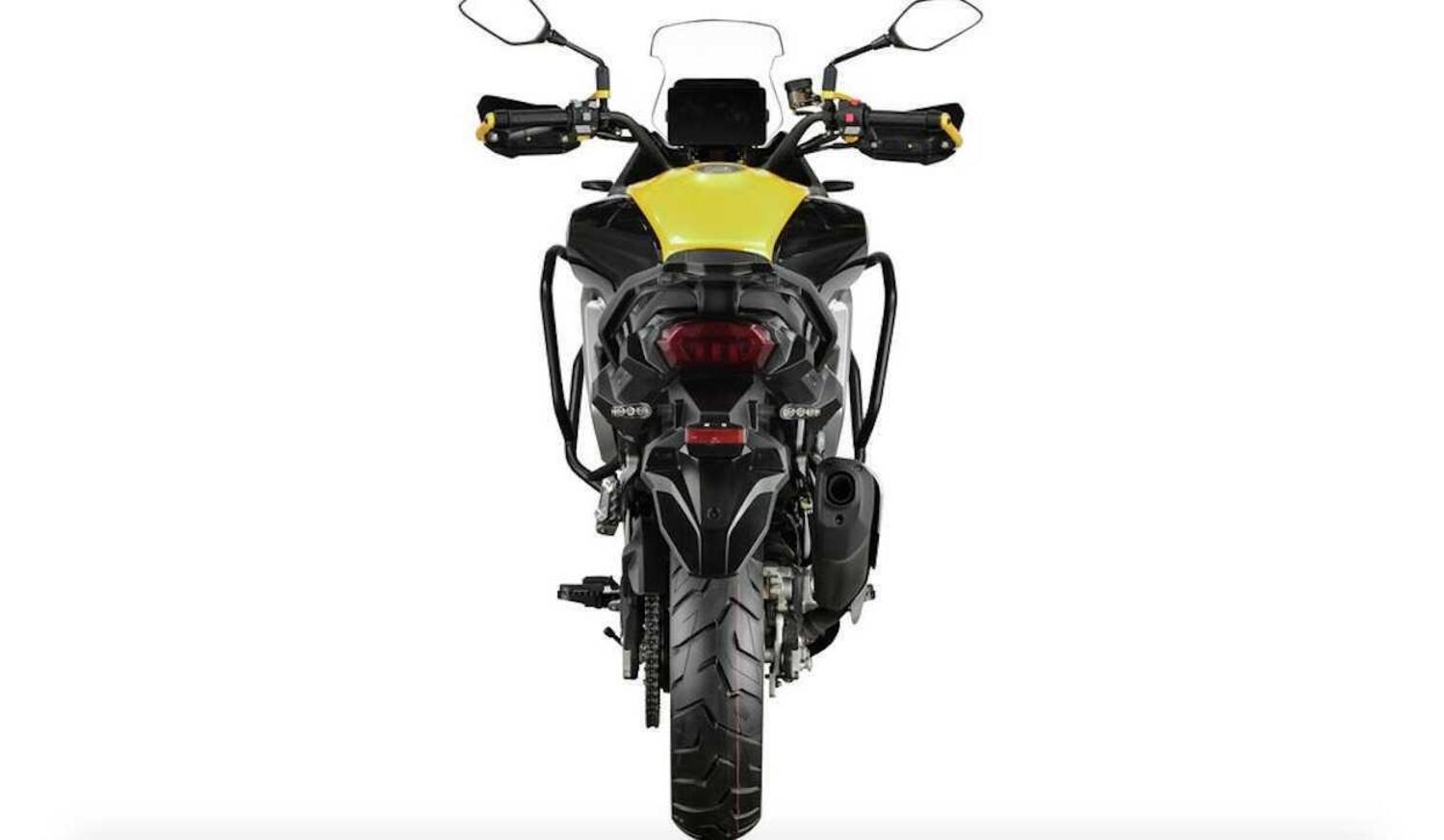 La QJMotor SVT650 Adventure debutta a Eicma con un V2 da 75 cavalli. Sarà la nuova TRK?