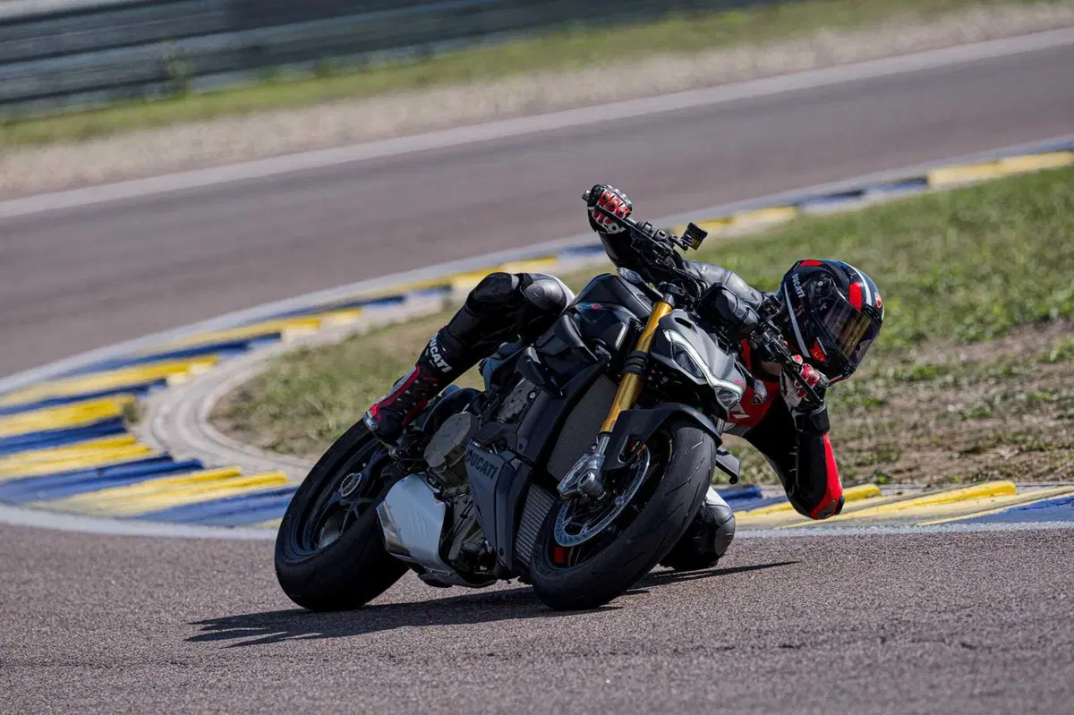 Nuove Ducati Streetfighter V4, V4S e V4 SP2  2023 [VIDEO e GALLERY] (14)