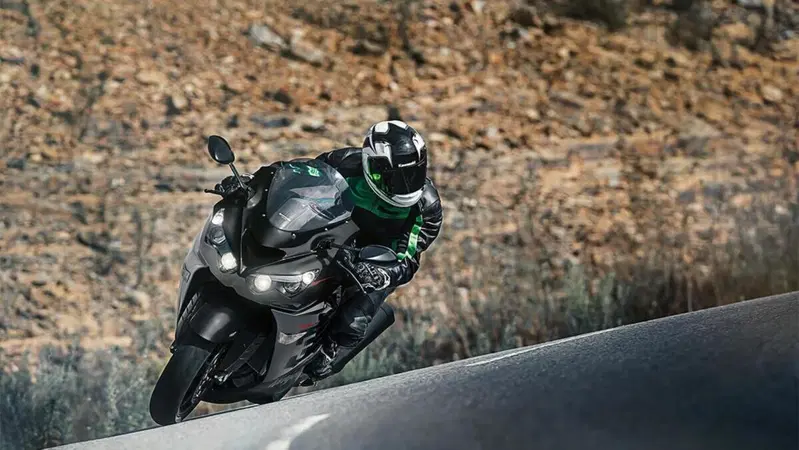 Pesi massimi e dove trovarli: in USA c'&egrave; il MY 2023 della Kawasaki ZX-14R
