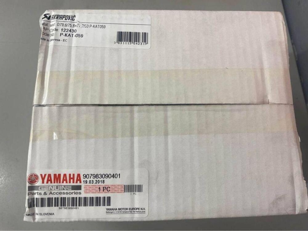 VENDITA STOCK MAGAZZINO RICAMBI E ACCESSORI YAMAHA (3)