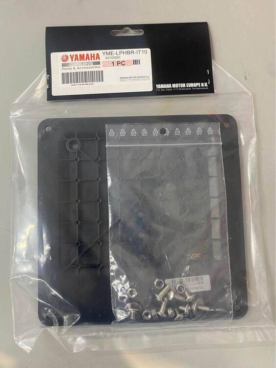 VENDITA STOCK MAGAZZINO RICAMBI E ACCESSORI YAMAHA (5)