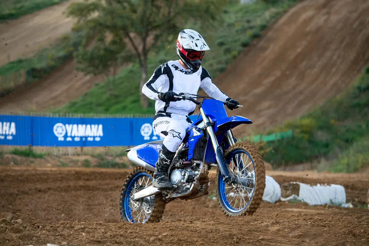 TEST Yamaha YZ450F MY23. Cura dimagrante [VIDEO]