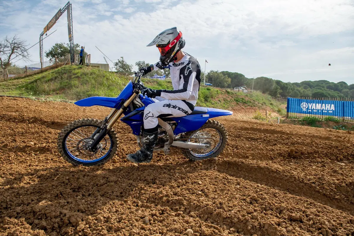 TEST Yamaha YZ450F MY23. Cura dimagrante [VIDEO] (2)