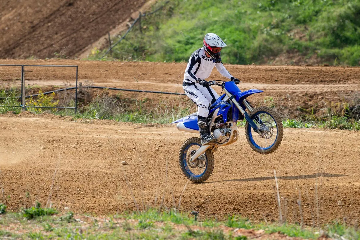 TEST Yamaha YZ450F MY23. Cura dimagrante [VIDEO] (9)