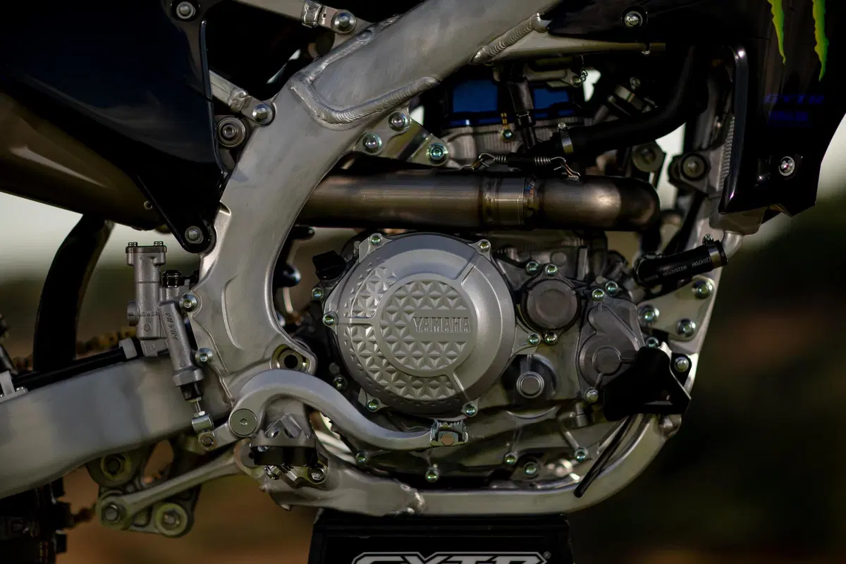 TEST Yamaha YZ450F MY23. Cura dimagrante [VIDEO] (7)