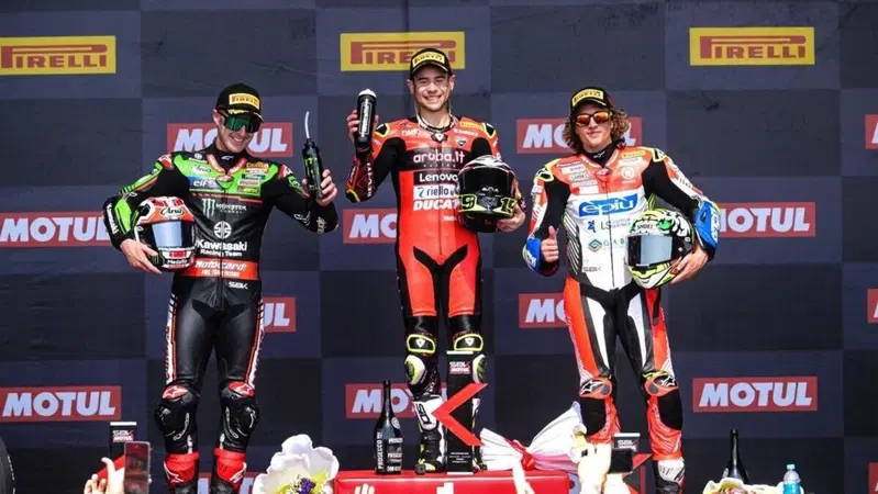 SBK 2022. GP di Argentina. Razgatlioglu si "suicida" e Bautista ne approfitta. Ma la vera sorpresa di Gara1 &egrave;... 