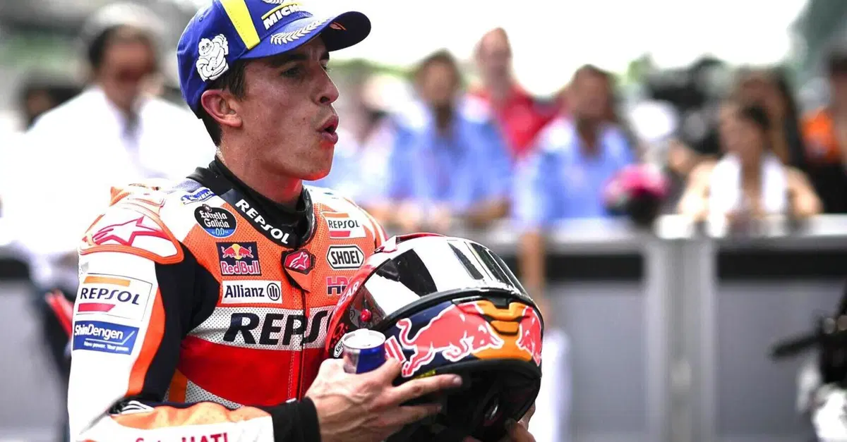 MotoGP 2022. GP della Malesia. Marc Marquez, il fratello e la Ducati: "Ha detto che l'anno prossimo mette la freccia". E che scambio con Giacomo Agostini!