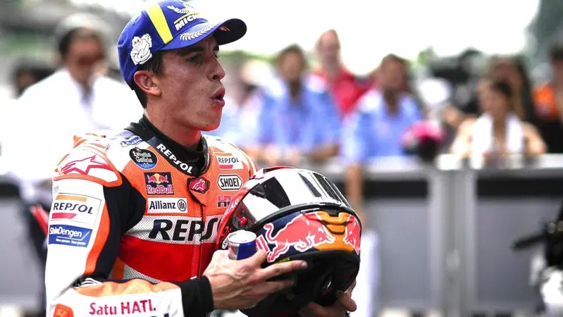 MotoGP 2022. GP della Malesia. Marc Marquez, il fratello e la Ducati: "Ha detto che l'anno prossimo mette la freccia". E che scambio con Giacomo Agostini!