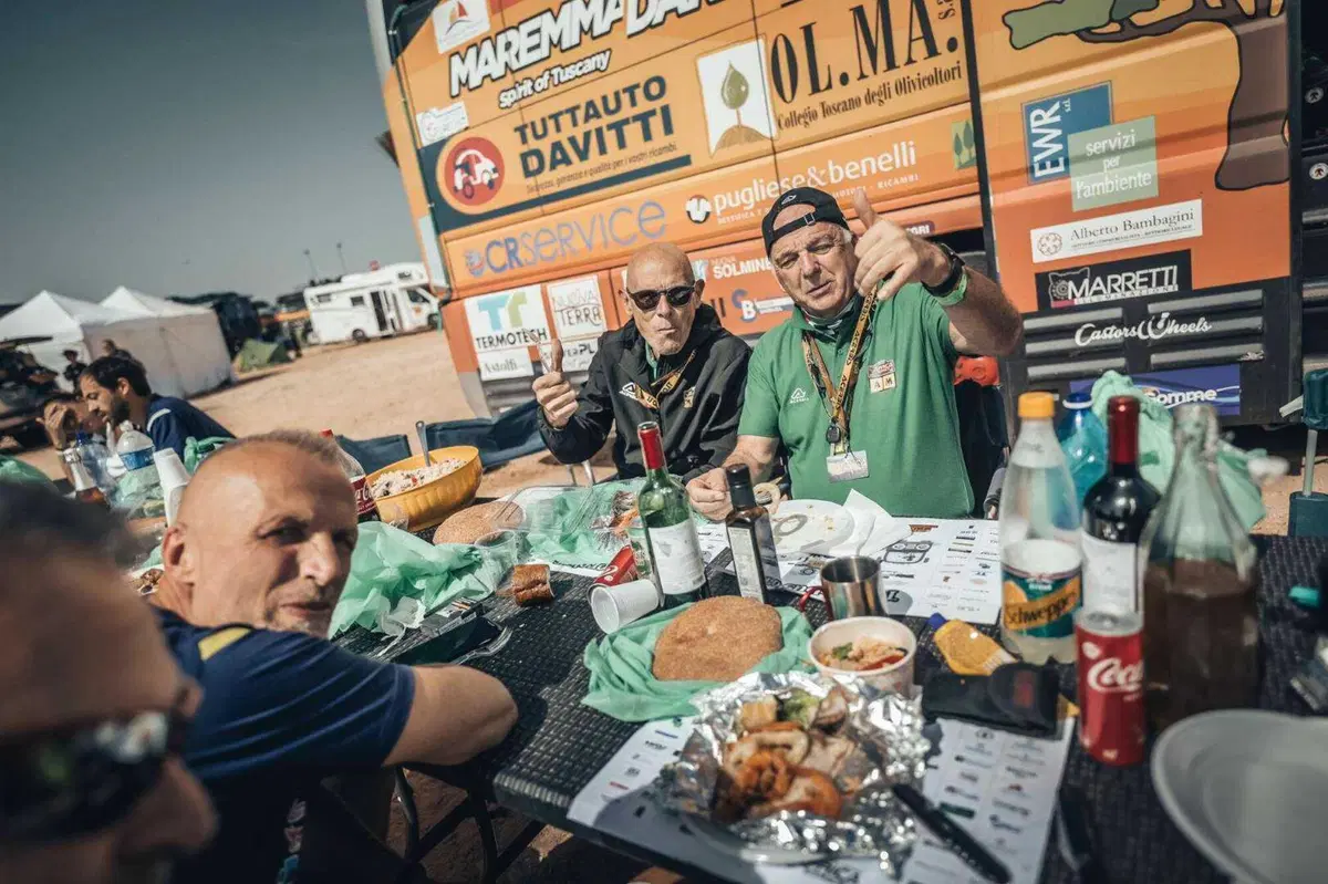 Africa Eco Race 22. Giorno di Riposo sull’Atlantico (19)